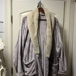 Bath robe - like new